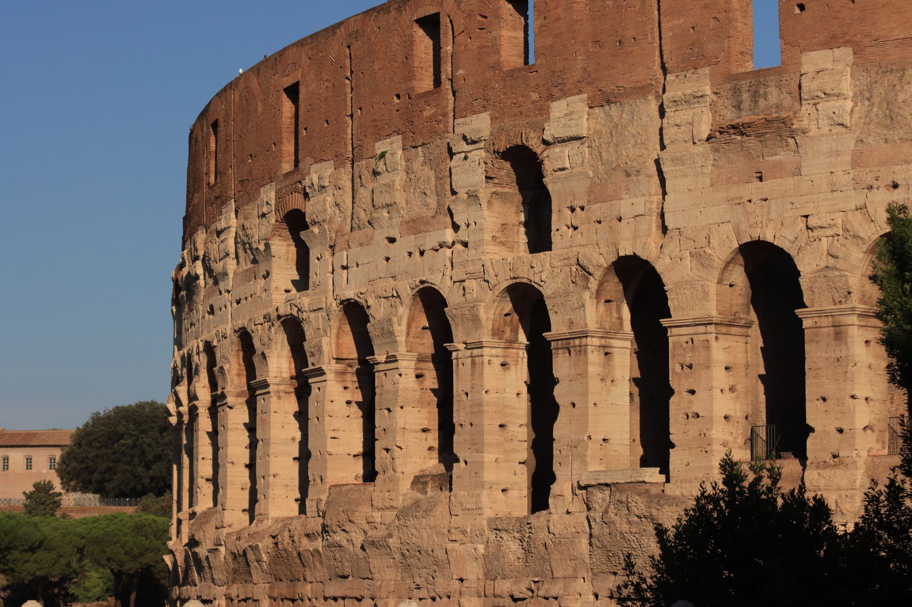 colisee-rome-coucher-soleil-forum-romain-antique